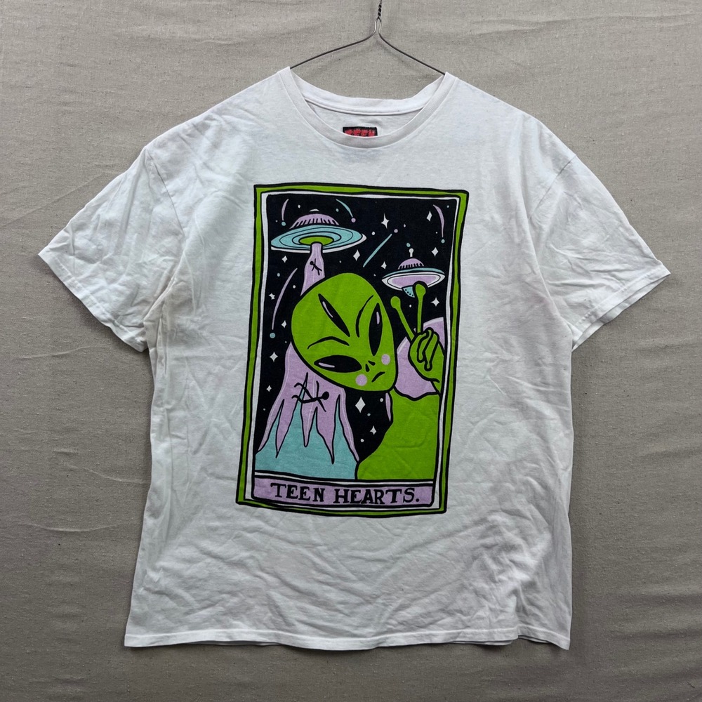Teen Hearts Graphic Tee Mens XL White Alien Tarot Card UFO‎ Short Sleeve T-Shirt